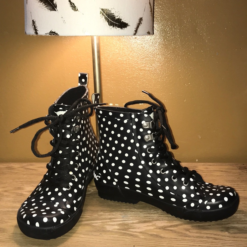 Rocket Dog black and white polka dot rain boots 🌧